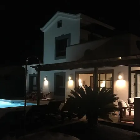Large Luxury Lanzarote Willa